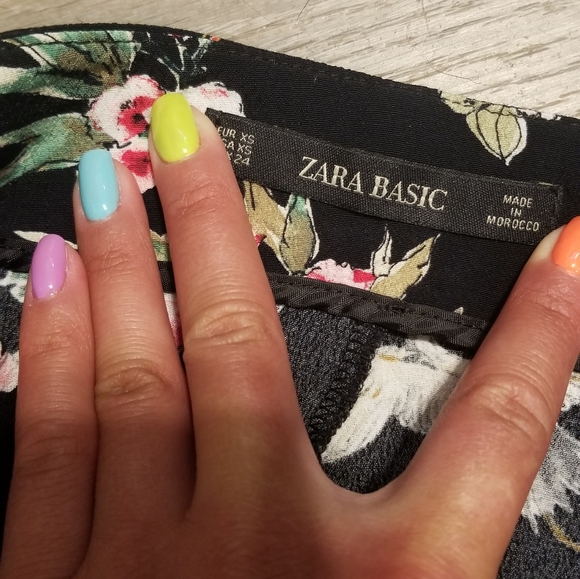 Zara basic floral shorts size XS 100% viscosa - Picture 3 of 3